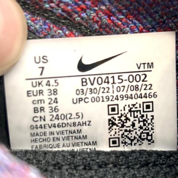 Nike Epic React Flyknit 2 Shoes Womens Size 7 Slip On Running BV0415-002 - Picture 9 of 9